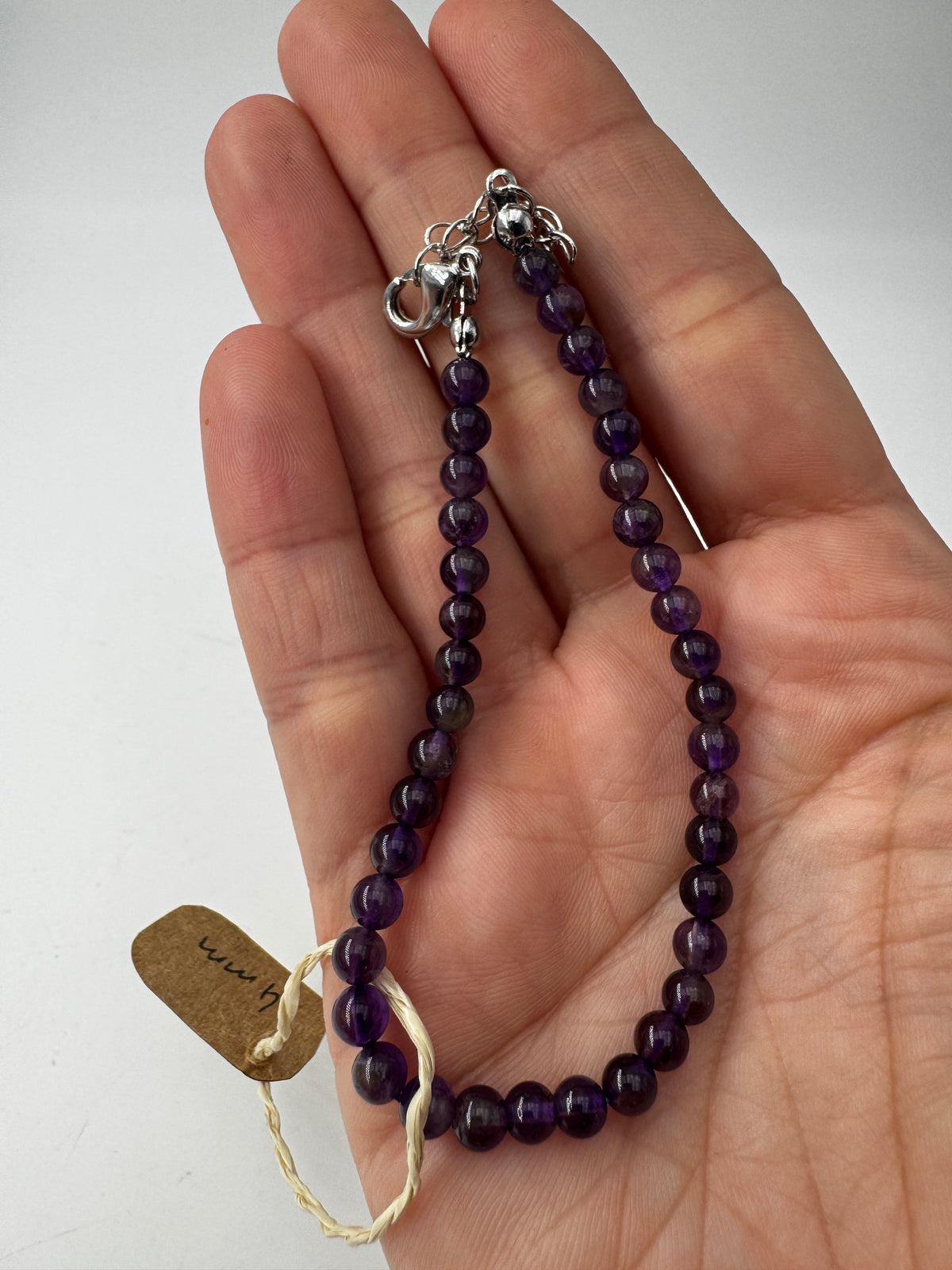 Armband oder Fußkettchen aus Amethystquarz AF8, 4 mm Perlen, 20 cm + 5 cm Verlängerung – natürliche Quarz-Varietät.