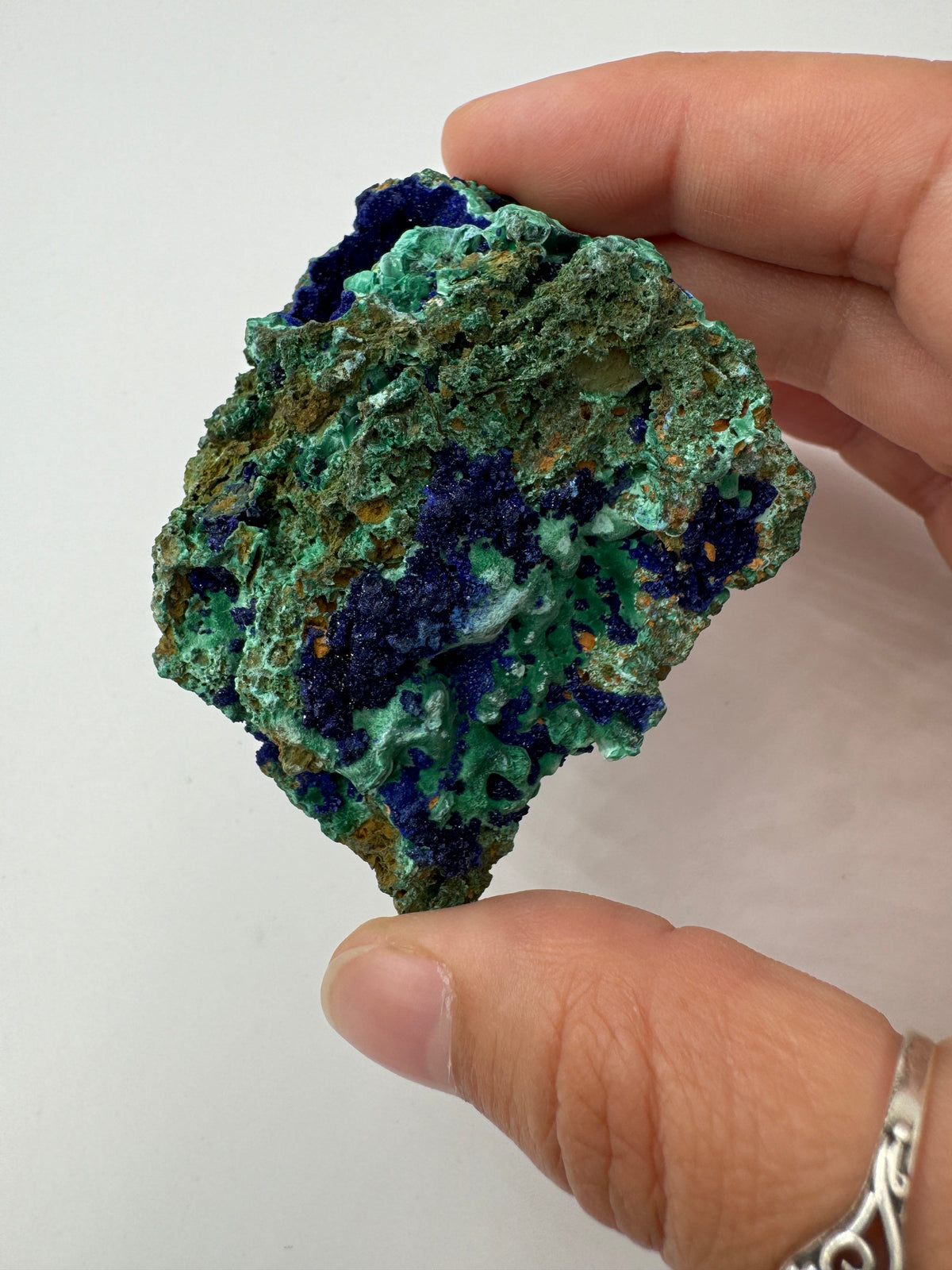 Azurit-Malachit Rohstein AMR79, 6,8 × 5,4 cm, mit charakteristischem Blau-Grün-Farbspiel der natürlichen Mineralverwachsung