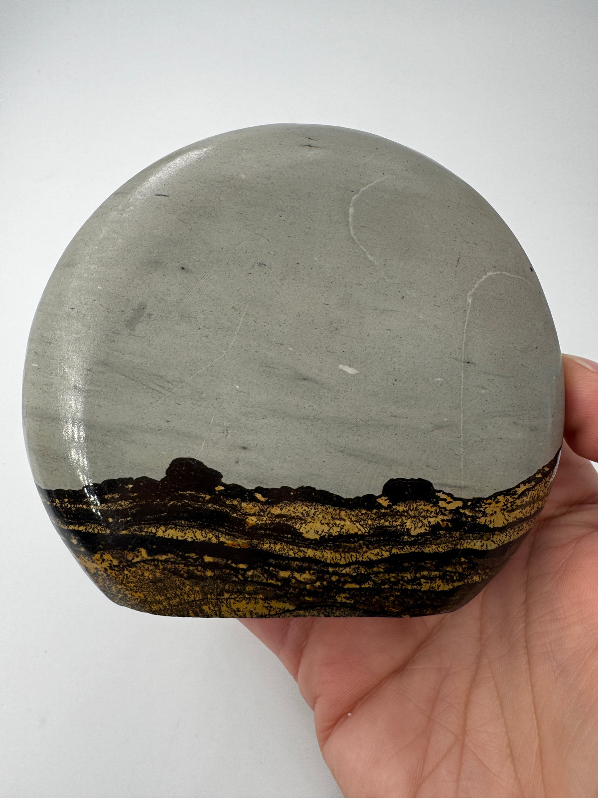 Bilder Jaspis Freiform BJ49, 8,5×9,8 cm – mikrokristalliner Quarz mit landschaftsartigen Sedimentmustern in Braun- und Beigetönen, Einzelstück.