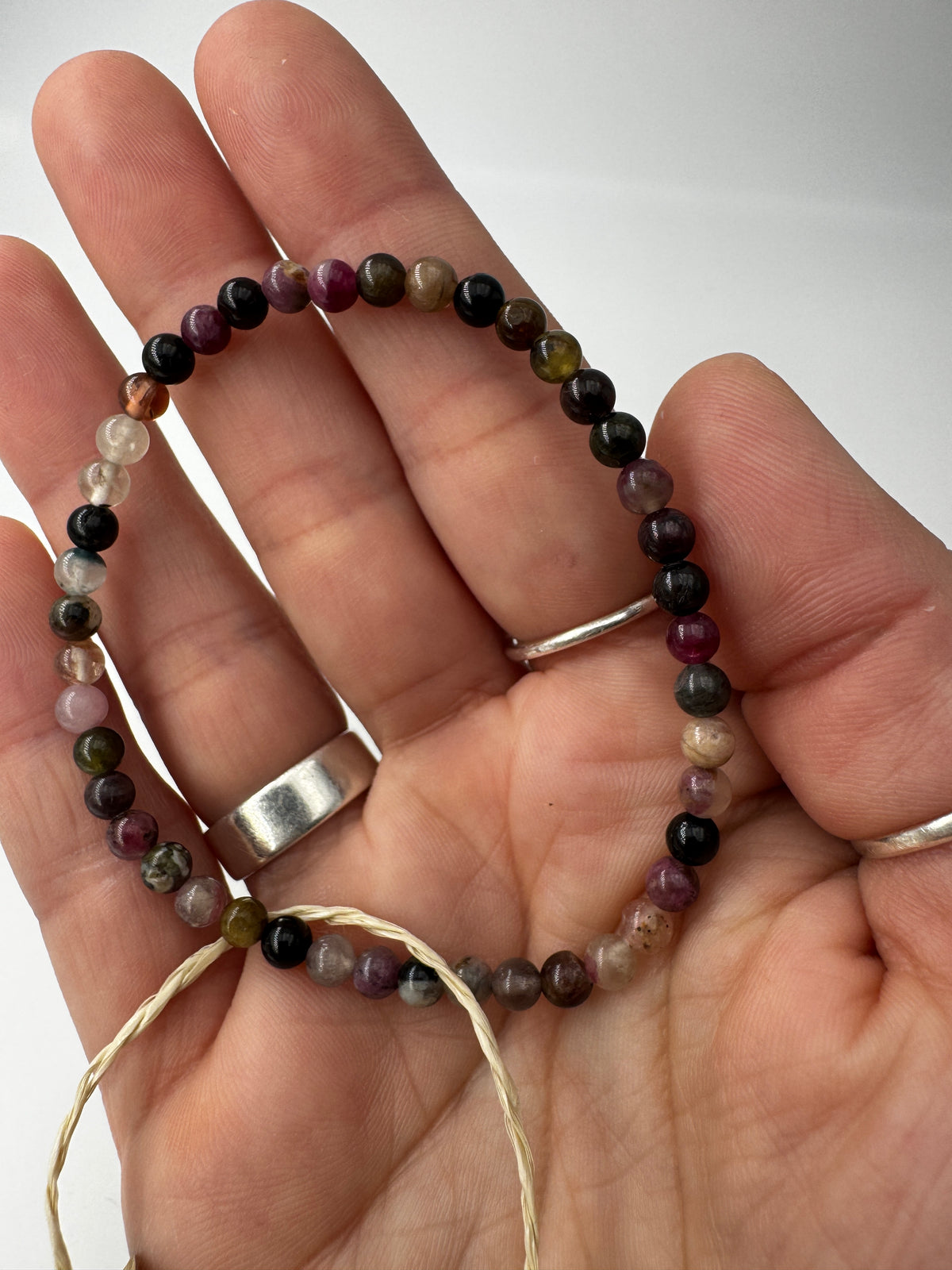 Armbänder aus buntem Turmalin – echtes Borsilikat-Mineral als Naturschmuck.