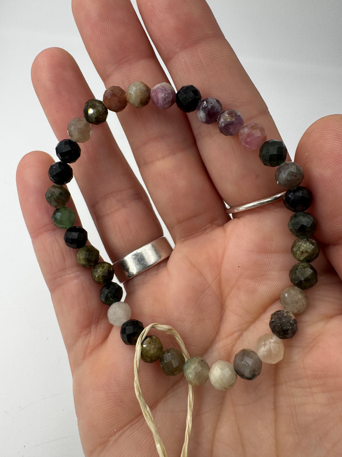 Armbänder aus buntem Turmalin – echtes Borsilikat-Mineral als Naturschmuck.