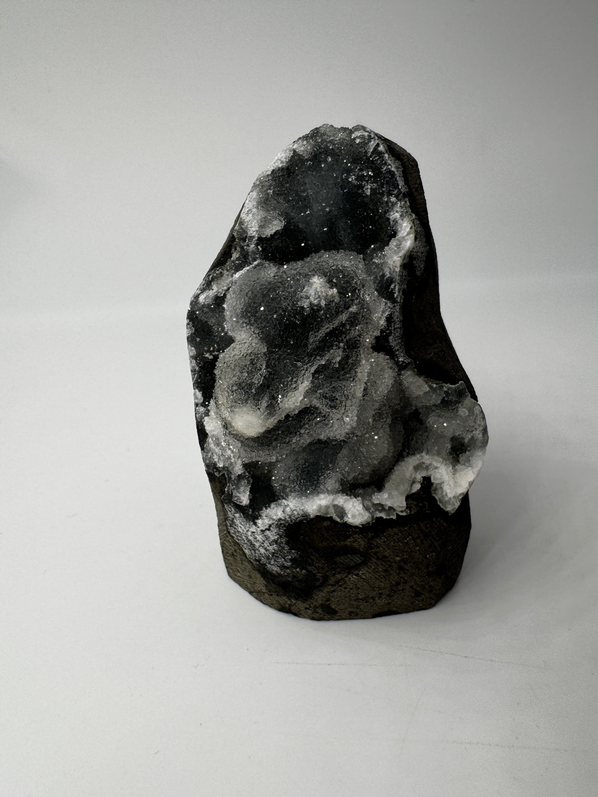 Chalcedon Rohstein CSD30, 7,2 × 4,4 cm – kryptokristalline Quarz-Varietät mit seidig-mattem Glänzen.