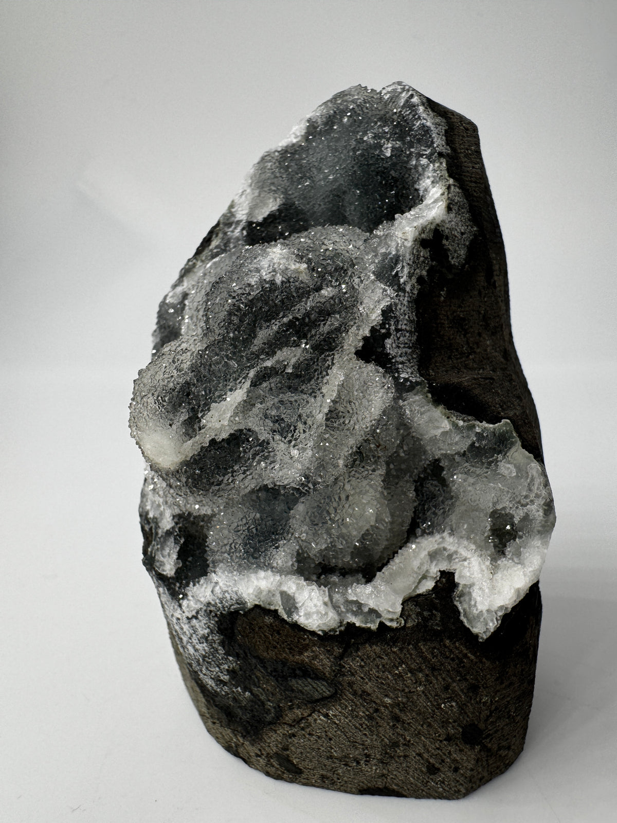 Chalcedon Rohstein CSD30, 7,2 × 4,4 cm – kryptokristalline Quarz-Varietät mit seidig-mattem Glänzen.