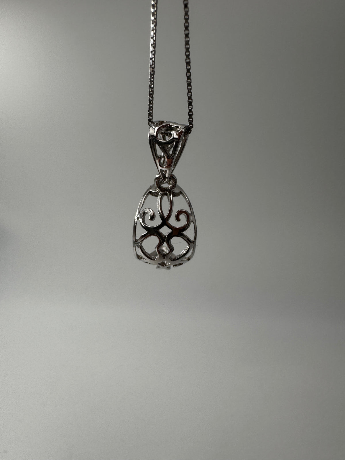 Silberkette mit Kugelanhänger A25, gefasst für Minikugeln mit 1,2–1,4 cm Durchmesser, Kettenlänge 40 cm – Mineraliensammler-Schmuck aus Silber.