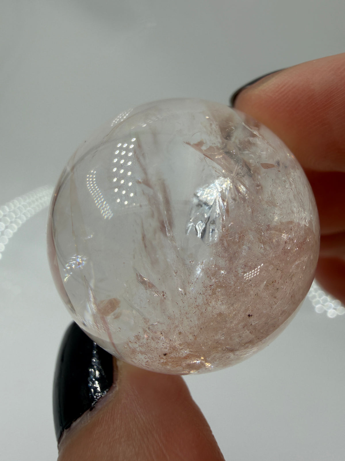 Pink Quarz Kugel PQ59 aus Madagaskar – polierte Kugel mit zartem rosa-pinkem Farbton durch Hämatit-Einschlüsse, Ø 3,1 cm