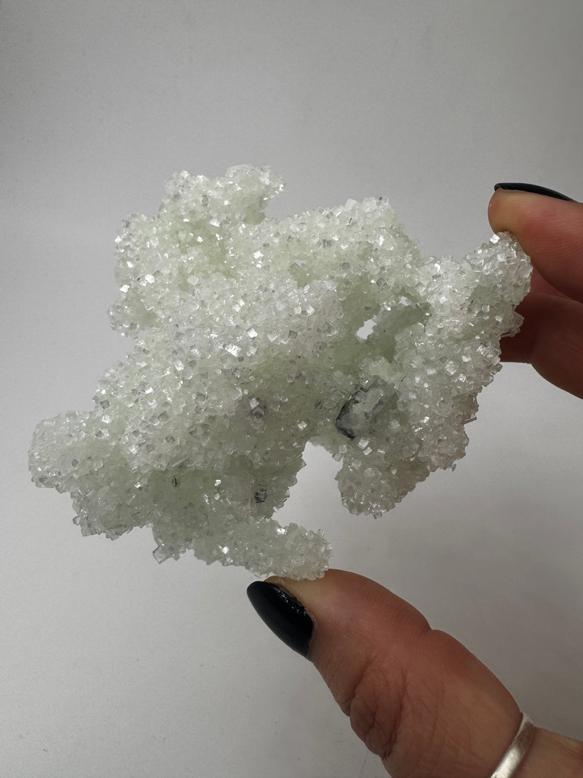 Prehnit P89 pseudomorph nach Laumontit, 9 × 8 × 6 cm, Indien – seltene Pseudomorphose mit prismatischer Laumontit-Kristallform, Sammlerstück