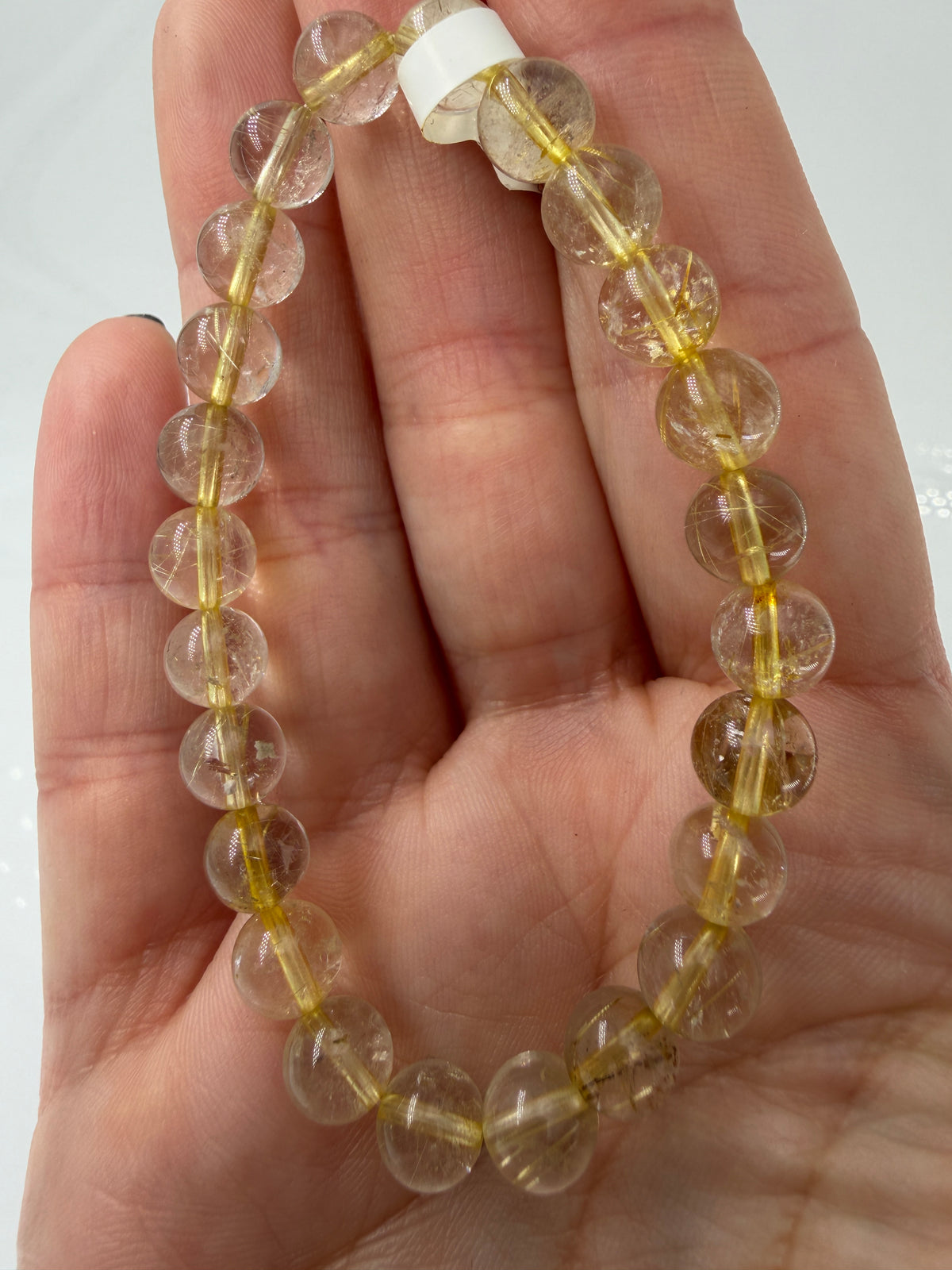 Kugelarmband aus klarem Rutilquarz mit dichten, goldfarbenen Rutilnadeln.