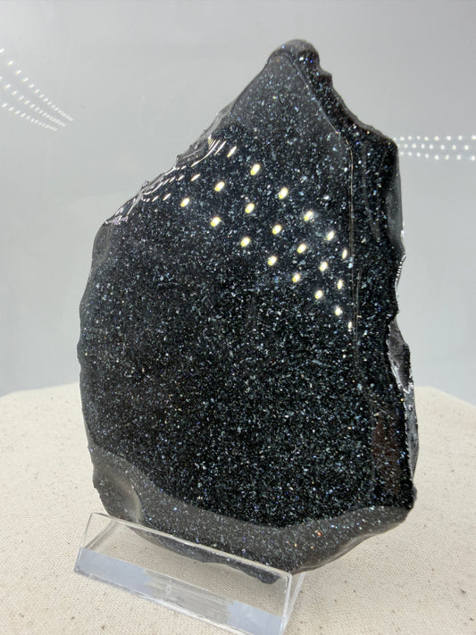 Polierte Specularit-Scheibe (Eisenglimmer) aus dem Lake Superior Iron District mit tiefem, metallischem Spiegelglanz.