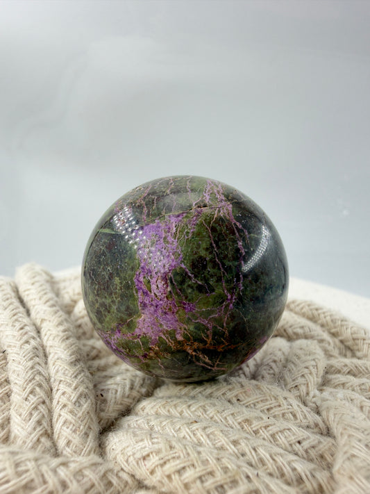 Stichtit Kugel SK22 mit Serpentin, Ø 3,5 cm, lila-grüne Maserung